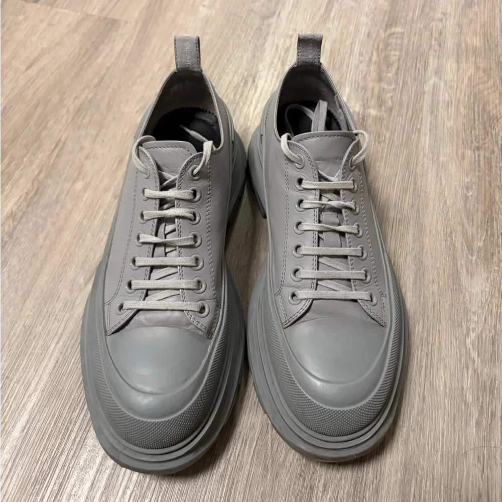 Alexander McQueen Tread Slick Low Top Sneaker - Picture 2 of 7